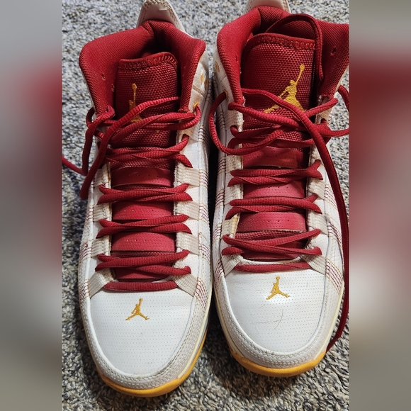 Jordan Take Flight- Oak Hill edition. 2010. Size 9 - Picture 2 of 8